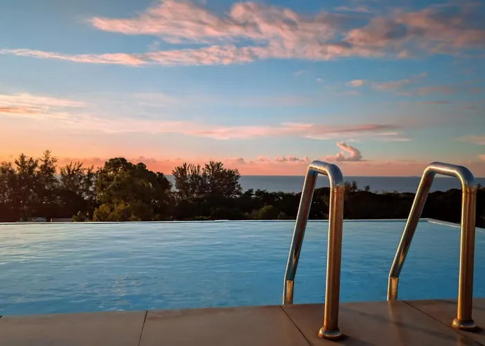 Beach House Apartment With Pool