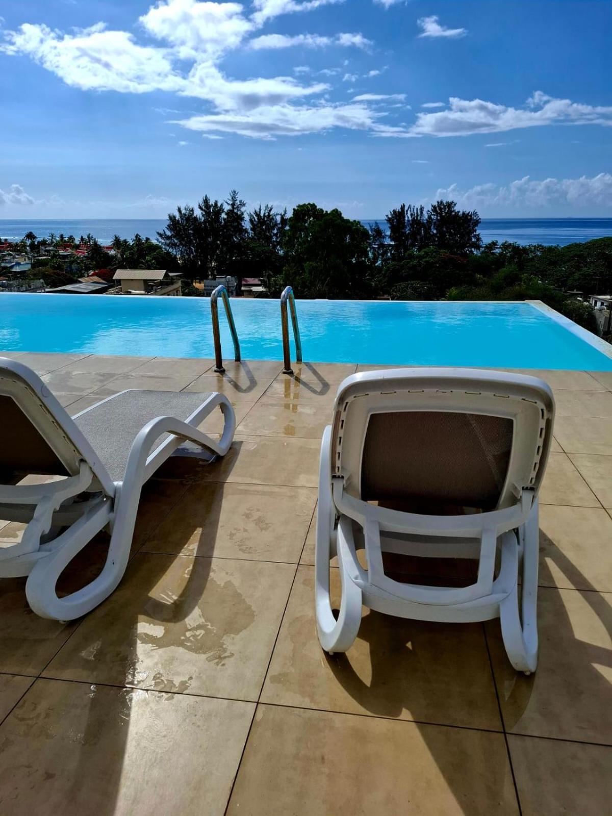 Apartment House With Pool Flic en Flac