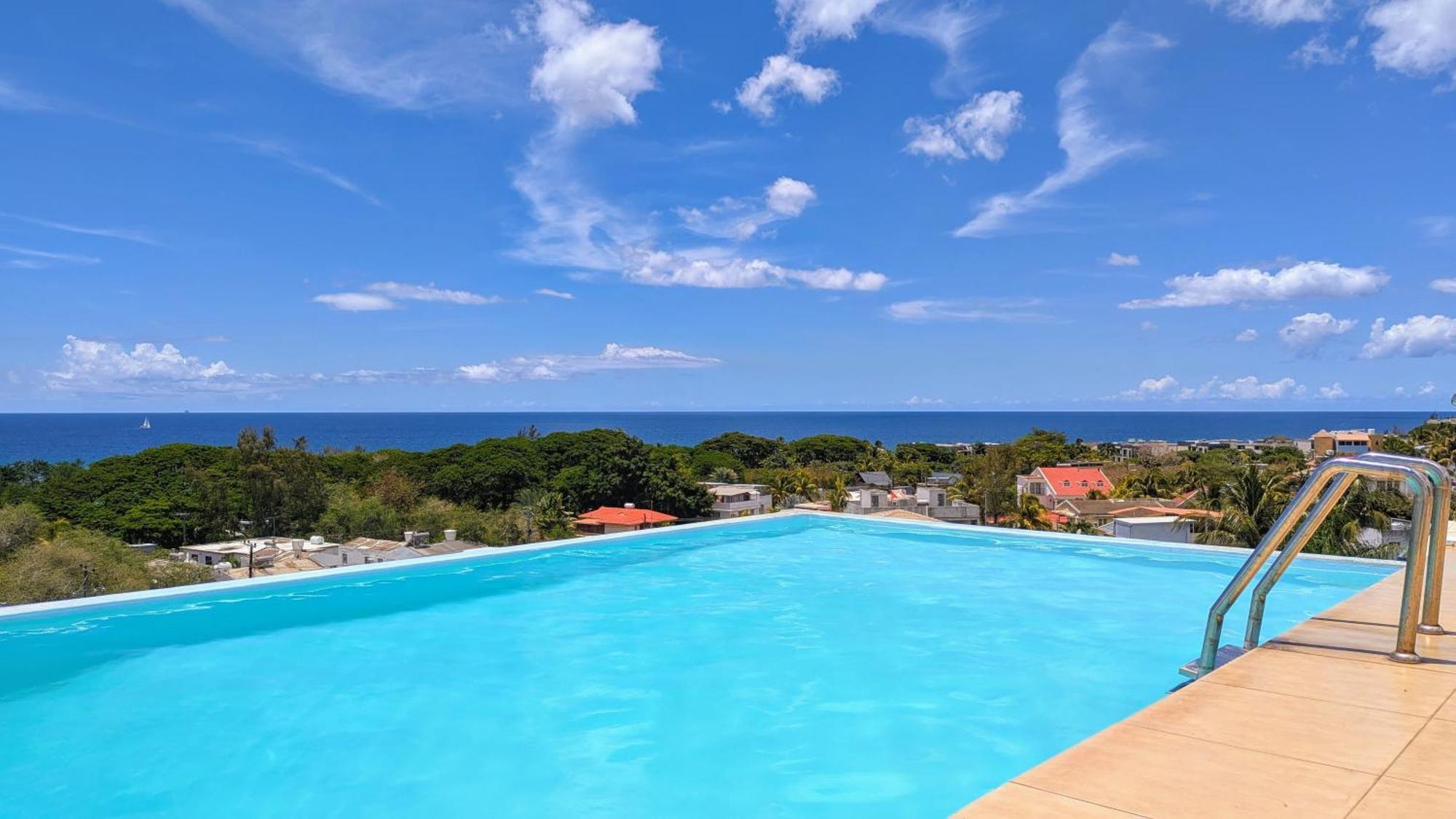 House With Pool *