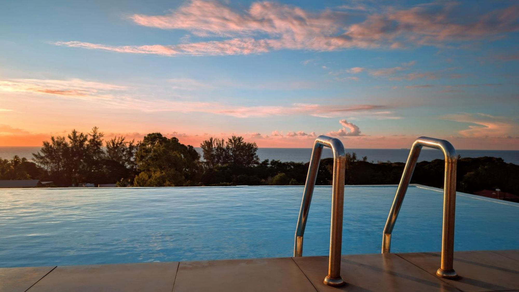 House With Pool *