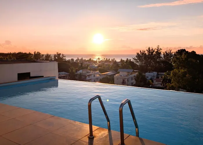 Beach House Apartment With Pool